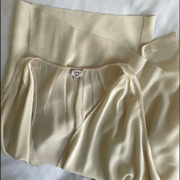 ARITZIA WILFRED SILK SLEEVELESS SHIRT. X-SMALL - Picture 3 of 5